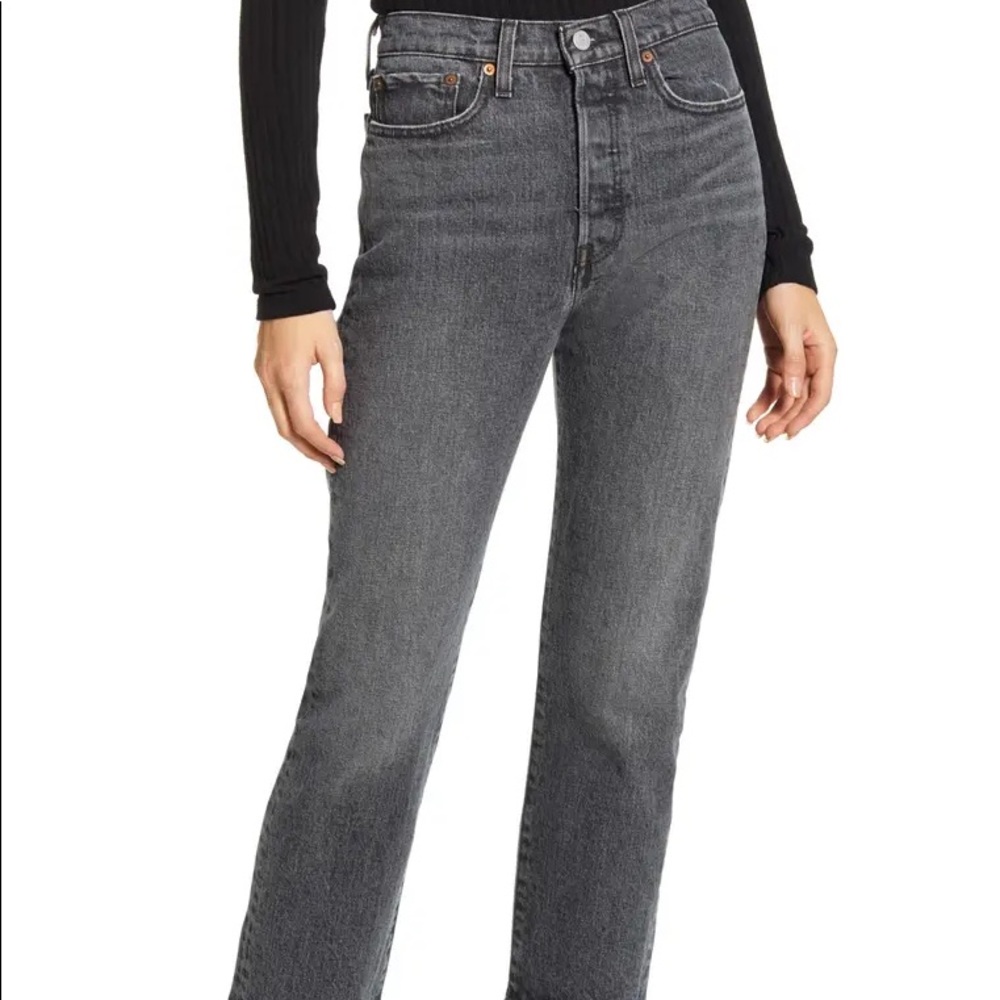 LEVIs Wedgie Fit in Gray - Size 25